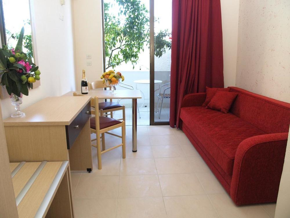 Anseli Aparthotel