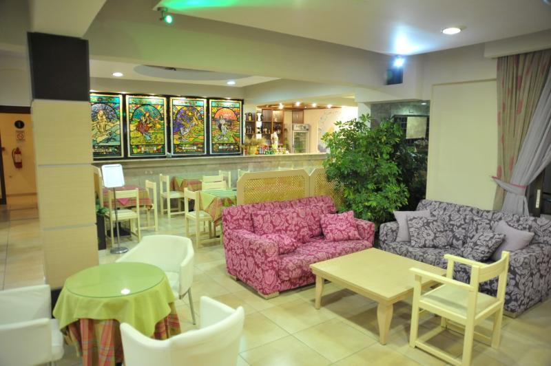 Anseli Aparthotel 2*